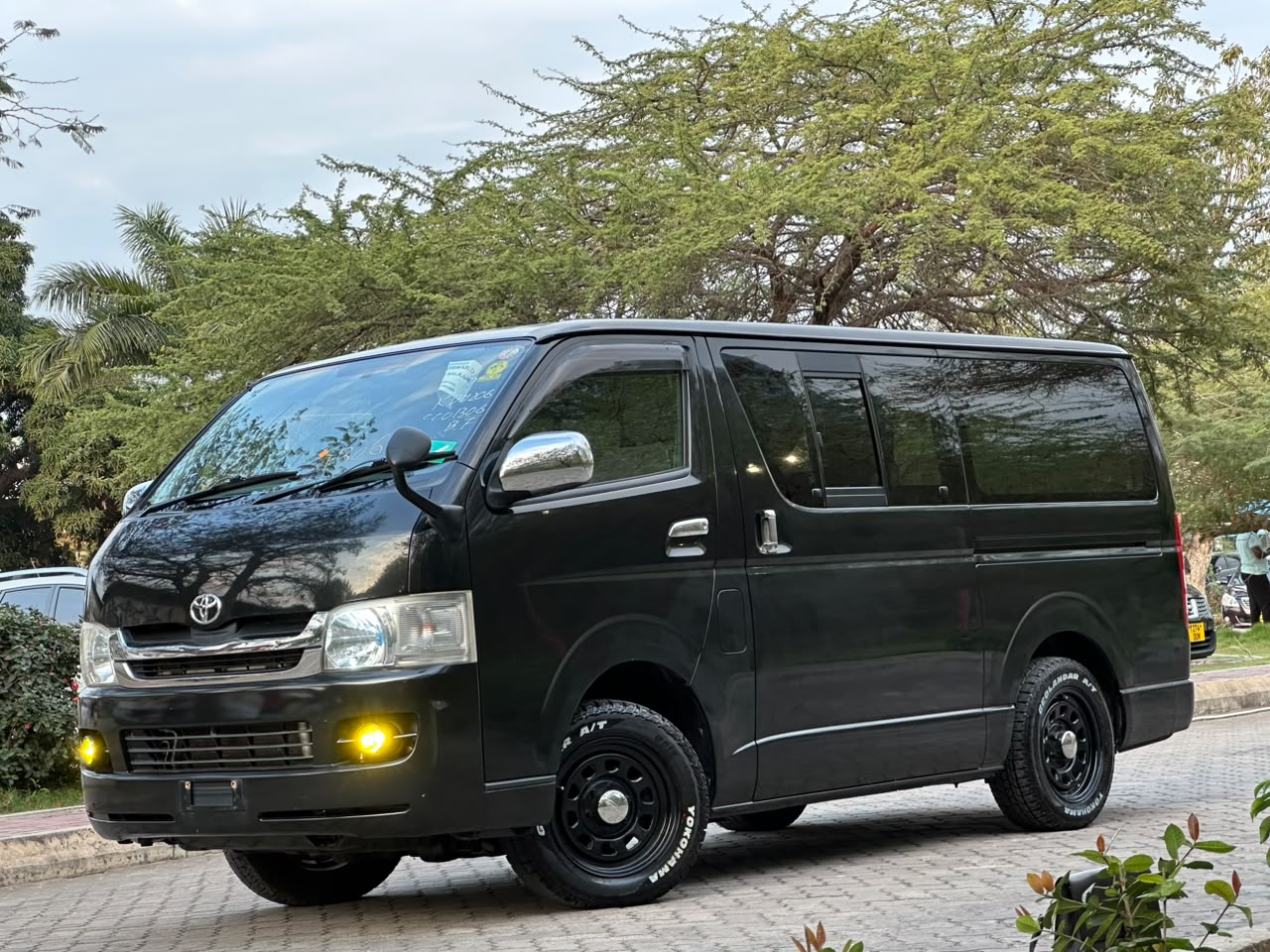 TOYOTA HIACE VAN LONG thumbnail 2